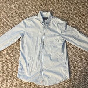 Vineyard vines button down men’s medium cotton shirt.